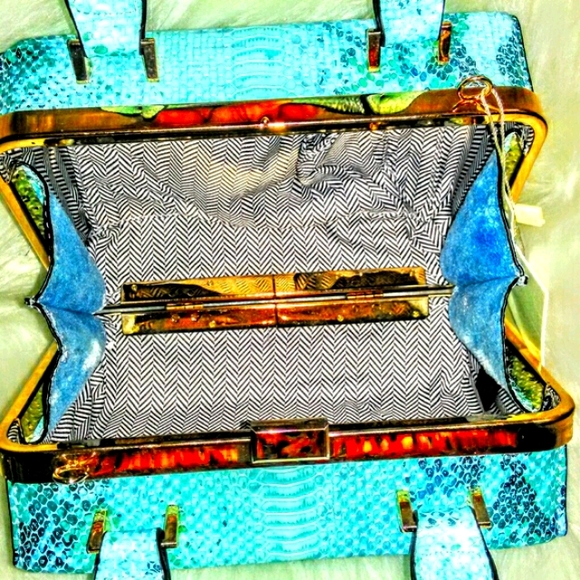 (NEW)! Blue Ice Snake Skin Square Bag! - Picture 2 of 8
